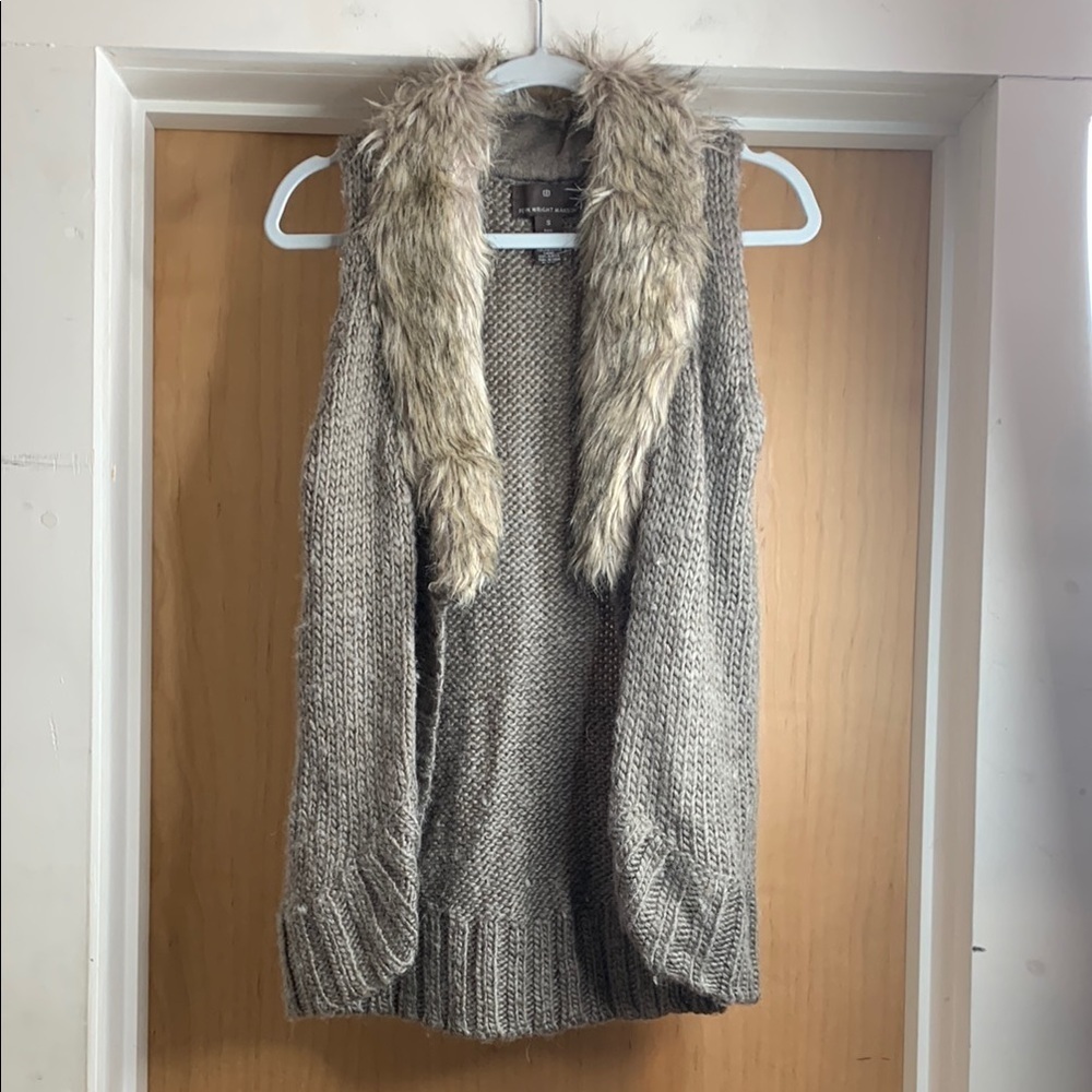 Fenn Wright Manson Tan Knit Sweater Vest with Faux Fur Collar.  Size Small